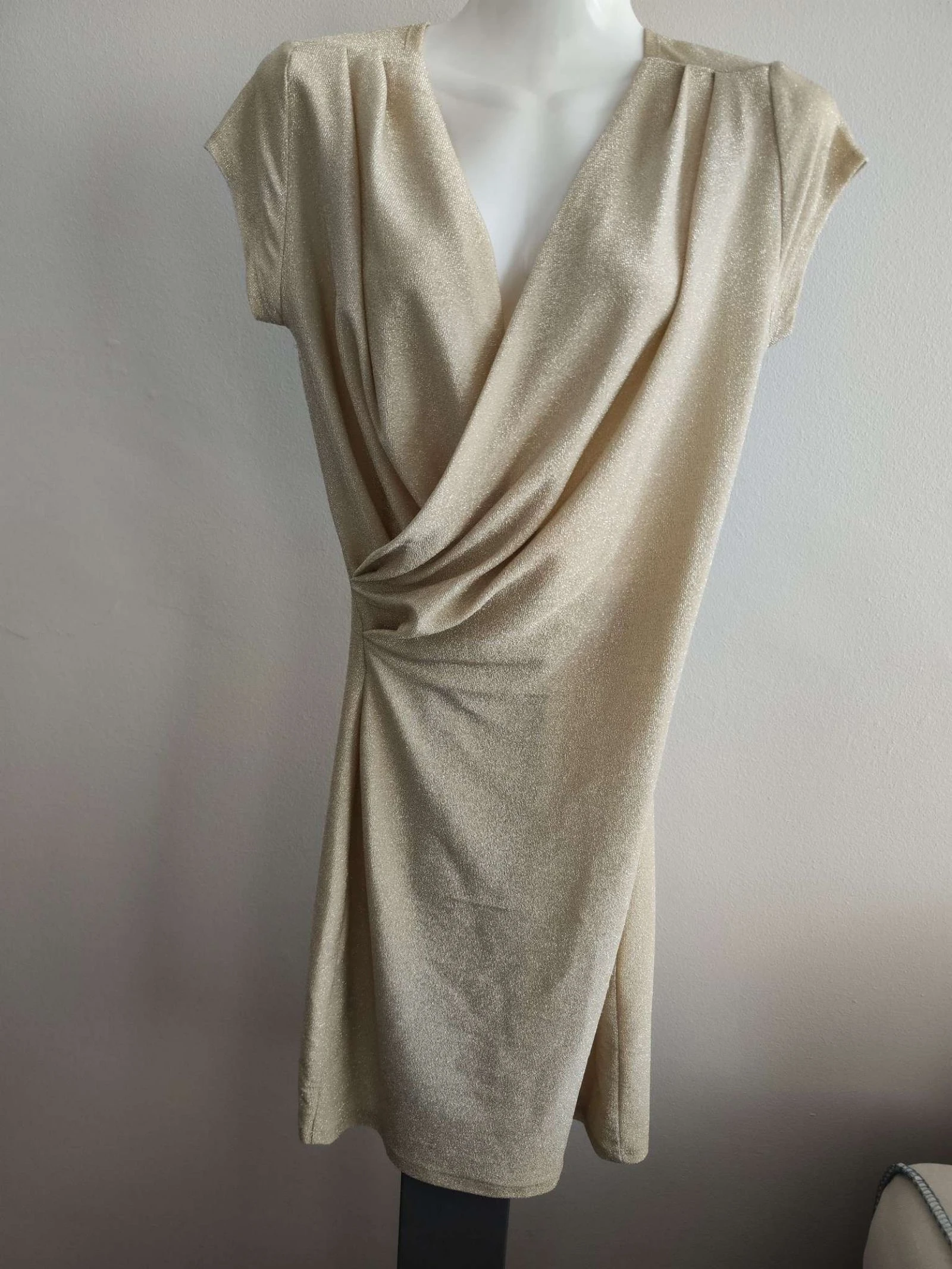 Vestido Drapeado Dourado da Mango